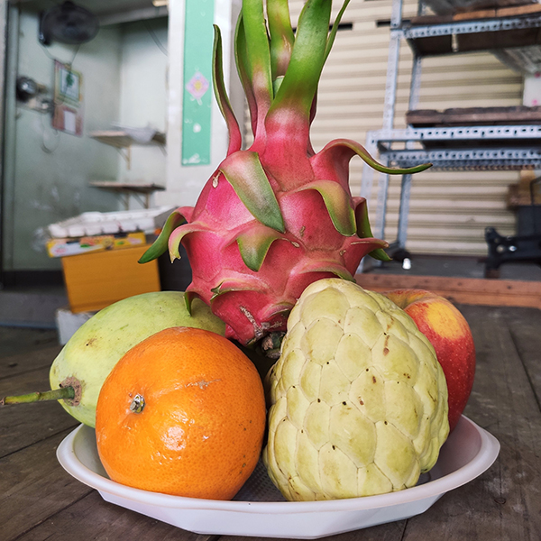 Combo trái cây và hoa mai cam